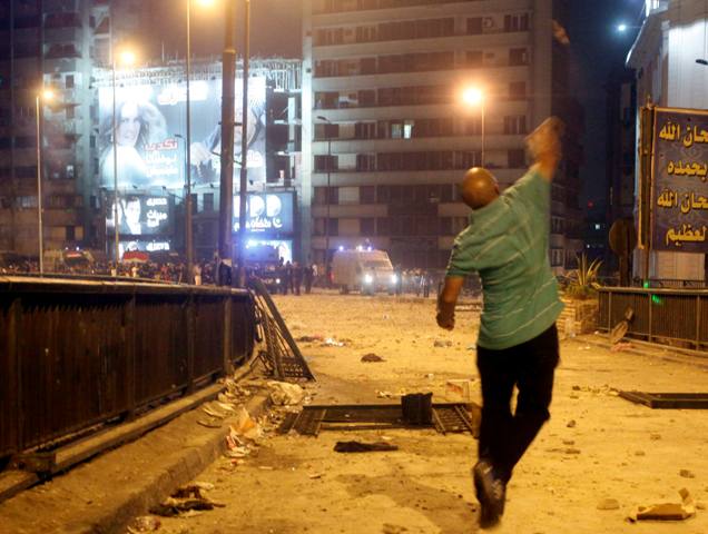 Δεκάδες τραυματίες από τις νυχτερινές συγκρούσεις στο Κάιρο - Media