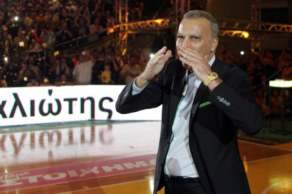 Και ο... Θεός δακρύζει - Media