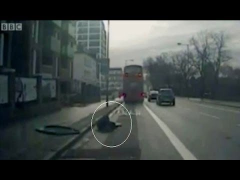 Λονδίνο: Τον… πέταξαν από το παράθυρο διώροφου λεωφορείου(Video)
 - Media