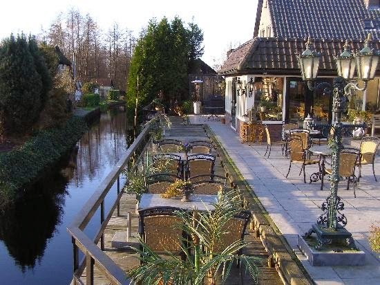 Η ολλανδική πόλη που μοιάζει σαν να βγήκε από παραμύθι - Media