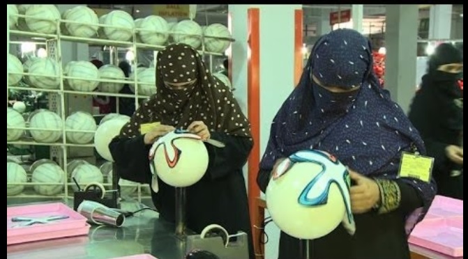 Made in Pakistan η μπάλα του Μουντιάλ  - Media