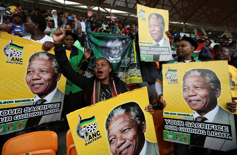 Η υφήλιος αποχαιρετά τον Νέλσον Μαντέλα - Media