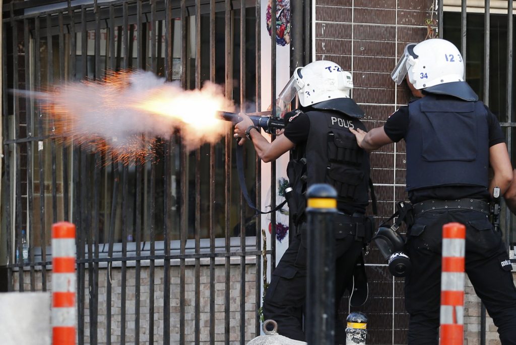 Τουρκία: Δακρυγόνα και αντλίες νερού κατά διαδηλωτών - Media