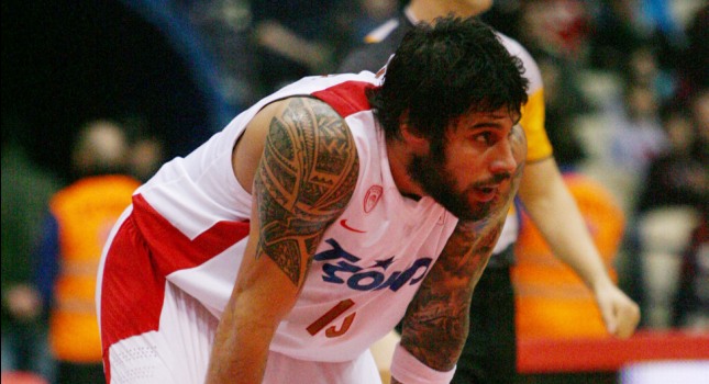 Δεν φορούσε Αρμάνι… - Media