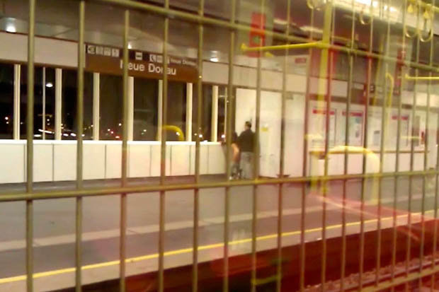 Έκαναν σεξ στο μετρό μπροστά σε επιβάτες (video) - Media