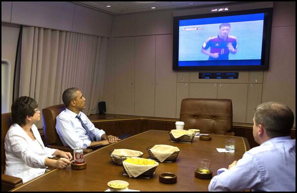 Στους 16 οι ΗΠΑ, πανηγύρισε στον… αέρα ο Ομπάμα
 - Media