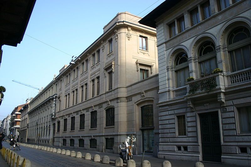 Πωλητήριο στην ιστορική έδρα της Corriere della Sera - Media