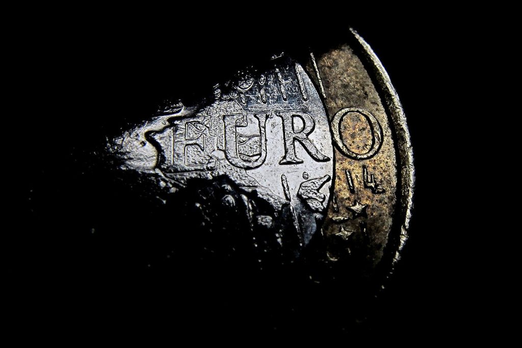 Eurostat: Υποχώρηση 4,6% του ΑΕΠ στην Ελλάδα - Media