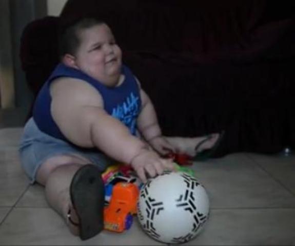 Αγόρι 3 ετών ζυγίζει 70 κιλά! ( Video) - Media