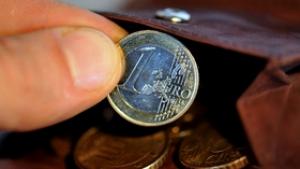 Handelsblatt: Το ελληνικό χρέος δεν θα επιστρέψει σε βιώσιμα επίπεδα μέχρι το 2020 - Media