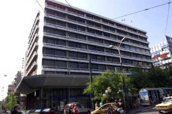 Συμβολικός αποκλεισμός του υπουργείου Οικονομικών - Media