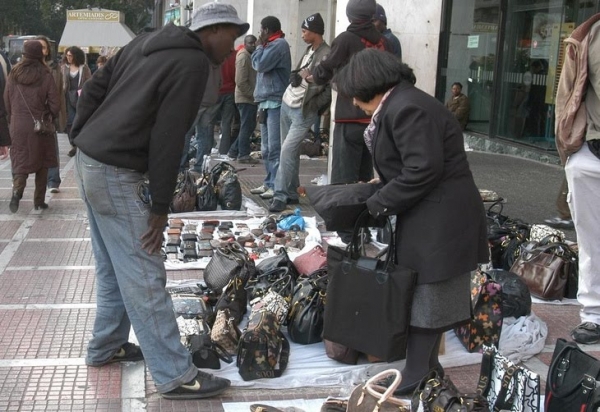 Επιχείρηση «σκούπα» κατά του παρεμπορίου - Media