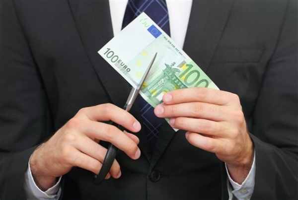 Νέο ελληνικό «κούρεμα» προβλέπει η Commerzbank - Media