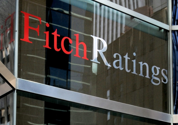 Fitch: Το ελληνικό χρέος αυξάνεται - Media