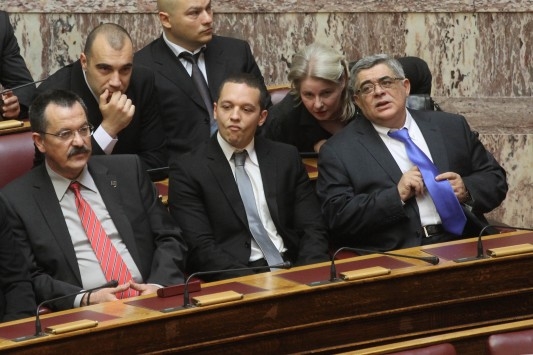 Η Χρυσή Αυγή ζητά 300.000 ευρώ από βουλευτή της ΝΔ - Media