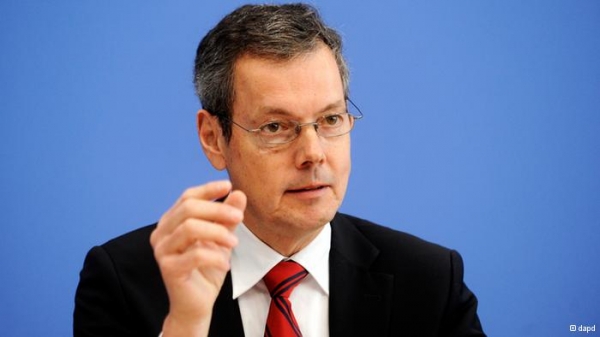 Το πρόγραμμα λιτότητας θυμίζει Bαϊμάρη λέει ο Μπόφινγκερ  - Media