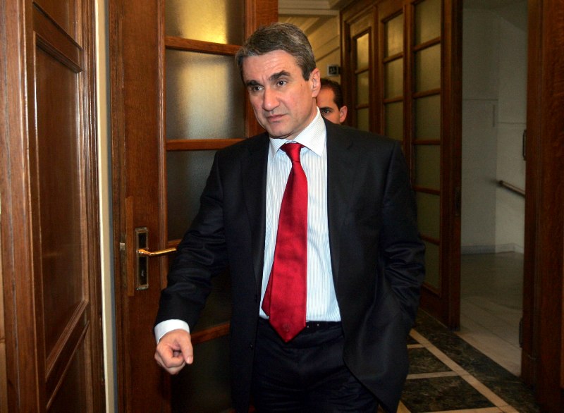 Μετωπική Λοβέρδου με ΙΕΚ που χρωστούν και στη μέση ο Σαμαράς - Media
