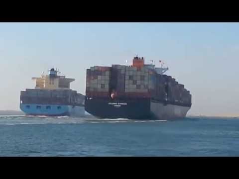 Σύγκρουση «γιγάντων» στη διώρυγα του Σουέζ (Video) - Media