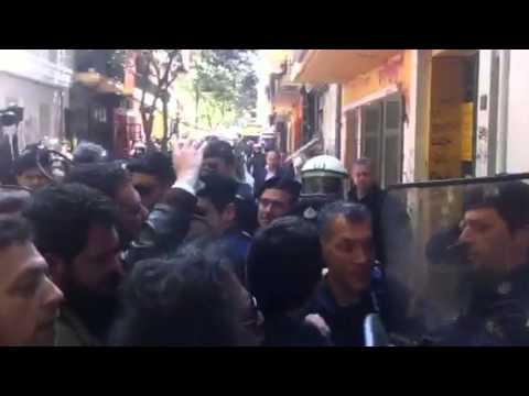 Ένταση μεταξύ ΜΑΤ και δικηγόρων στη Θεσσαλονίκη - Media