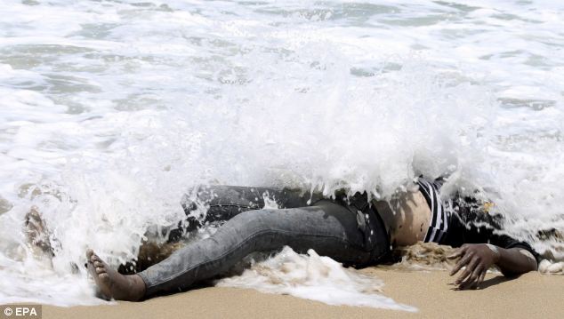 Toυλάχιστον 30 μετανάστες νεκροί νότια της Σικελίας - Media