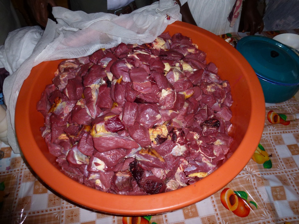 Κατασχέθηκαν 85 κιλά ακατάλληλο κρέας από κατάστημα στον Πειραιά - Media