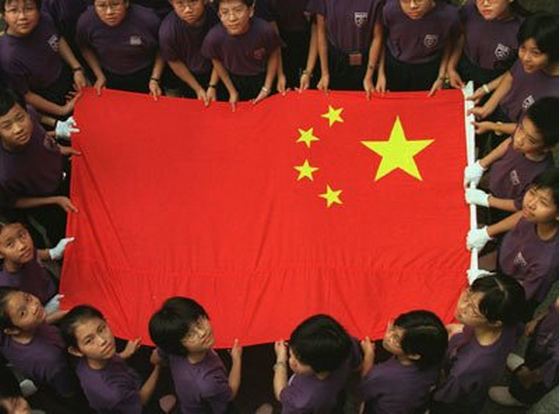 Σοκ από αυτοκτονία μαθητή στην Κίνα: Πήδηξε από το παράθυρο εν ώρα μαθήματος (Video) - Media