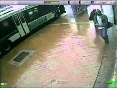 Νεκρός άνδρας από πυρά αστυνομικών σε πολυσύχναστο δρόμο της Νέας Υόρκης (Video) - Media