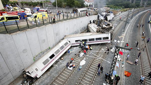 Τραγωδία στην Ισπανία από εκτροχιασμό τρένου - Media