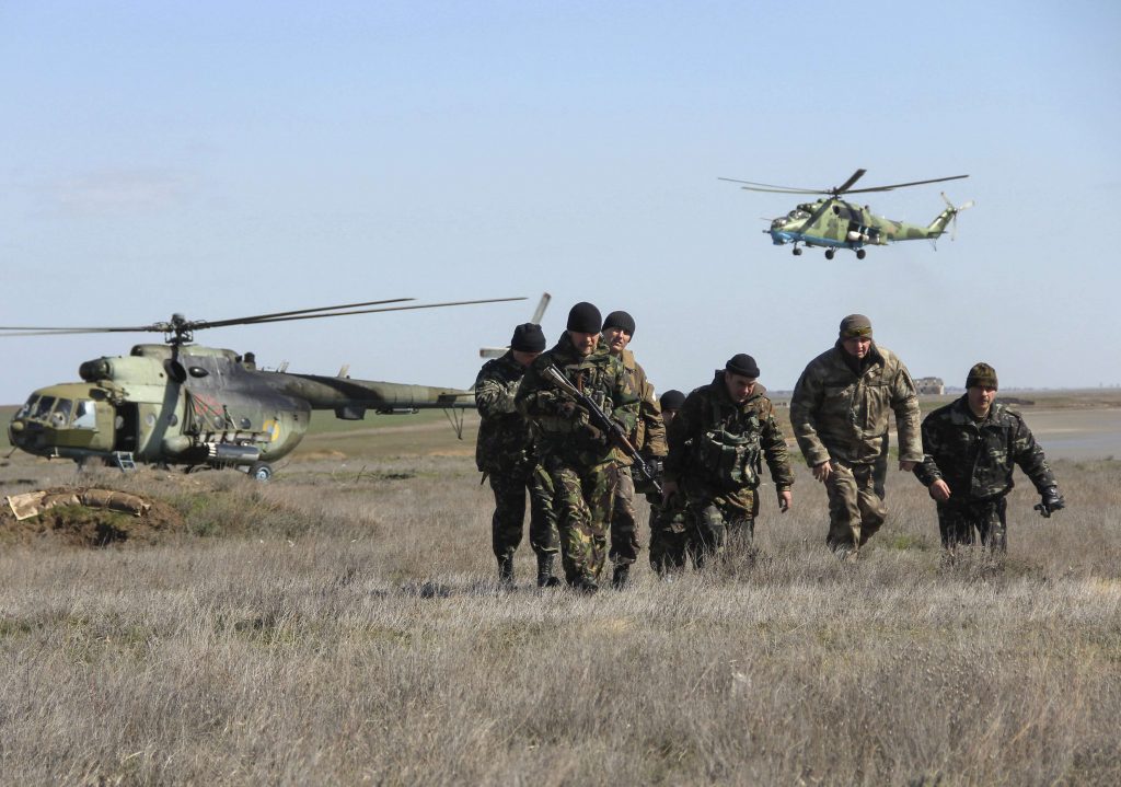 Νεκρός από πυρά «Ρώσων» Ουκρανός αξιωματικός- Αντιδράσεις στη Δύση για την προσάρτηση της Κριμαίας - Media