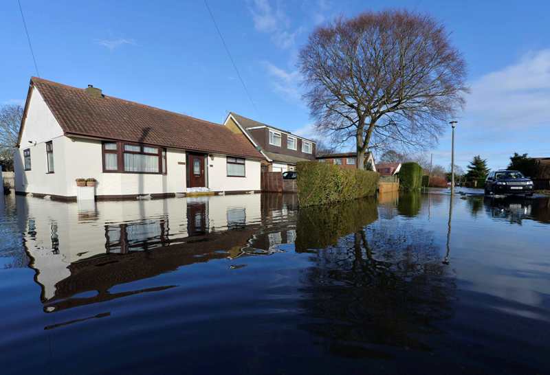 Βρετανία: Μεγάλες καταστροφές από τις σαρωτικές πλημμύρες (photos) - Media