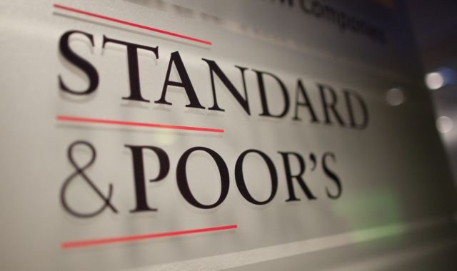 Ύφεση και το 2014 προβλέπει η S&P - Media