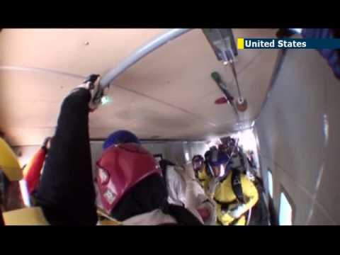 222 αλεξιπτωτιστές δημιουργούν παγκόσμιο ρεκόρ (Video)
 - Media