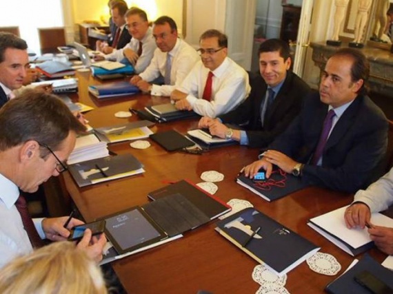 Κυβέρνηση – τρόικα: Τσάι και συμπάθεια στο Παρίσι - Media