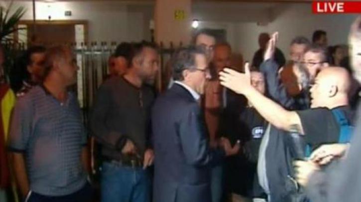 Αποδοκιμάστηκε ο Ντινόπουλος στο Περιστέρι (video) - Media