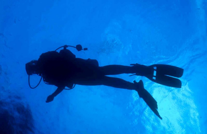 Δύτης εντόπισε χειροβομβίδες, ρουκέτες και αντιαρματικά βλήματα στα Χανιά! - Media