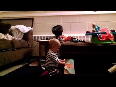 Χορευτικό... ξέσπασμα μωρού που ανακαλύπτει μουσική κάρτα - Media