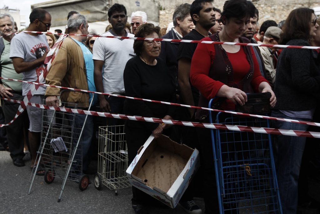 Ευρωβαρόμετρο: Ένας στους δύο Έλληνες πιστεύει ότι η οικονομική κατάσταση θα επιδεινωθεί - Media