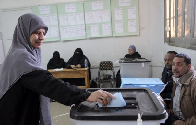 Στις κάλπες οι Αιγύπτιοι για τη β\