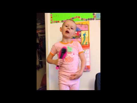 5χρονη στέλνει μήνυμα στους καρκινοπαθείς (Video) - Media