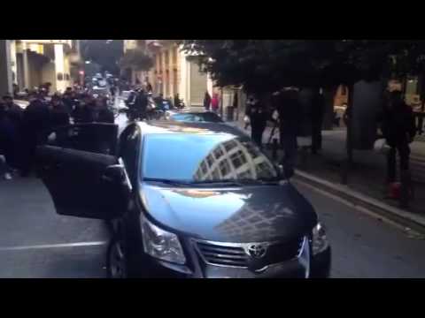 Με γιουχαΐσματα οι συνομιλίες της τρόικα (Video) - Media