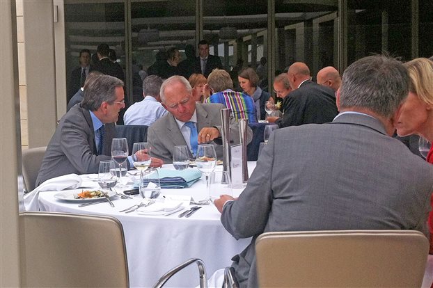 Οικονομία και πρόεδρος της Κομισιόν στην ατζέντα Σαμαρά - Σόιμπλε - Media