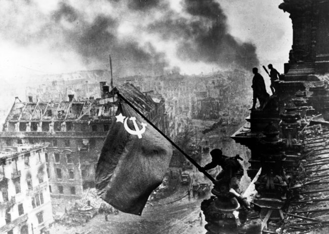 Ακυρώνονται οι εορτασμοί της Ημέρας της Νίκης σε πολλές ουκρανικές πόλεις - Media