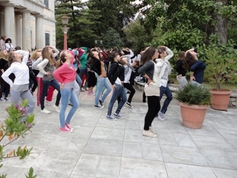 Ο χορός βγαίνει στο δρόμο - Media
