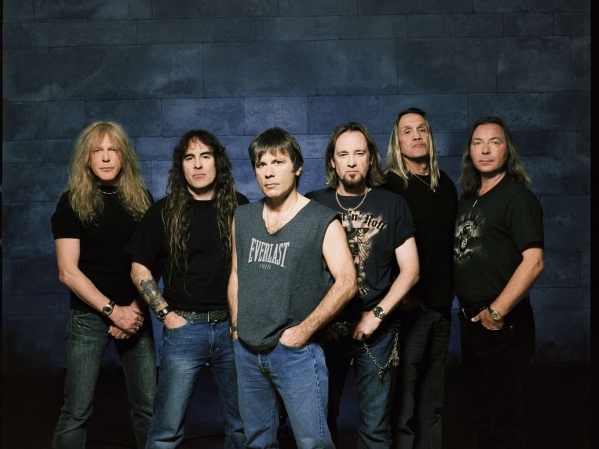 O Bruce πιλοτάρει, ο Eddie οδηγεί - Media