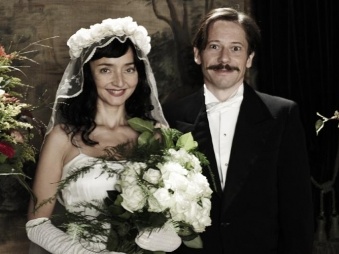 Κοτόπουλο με Δαμάσκηνα - Media