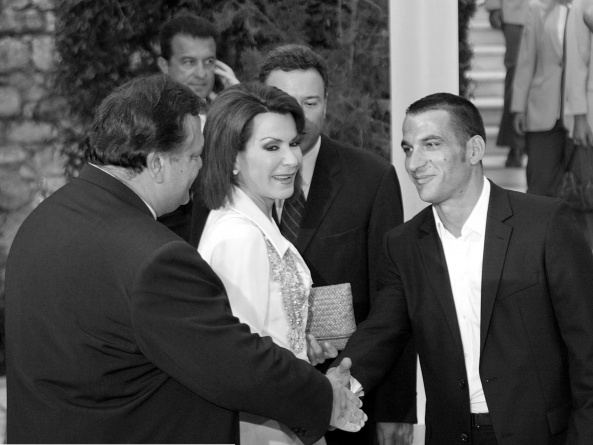 Σύμβολα με το τσουβάλι - Media