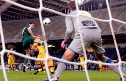 Νίκη με αποδοκιμασίες - Media