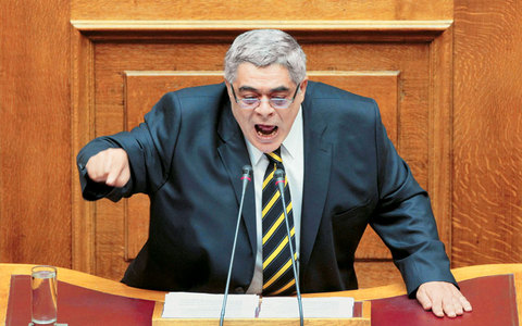 Στα «μαχαίρια» ΠΑΣΟΚ-Χρυσή Αυγή - Media