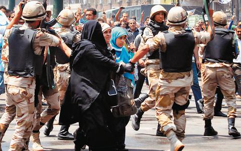 Τουλάχιστον 24 νεκροί αστυνομικοί από έκρηξη στην Αίγυπτο - Media