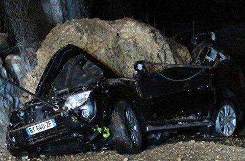 Στην εντατική νεαρή μετά από πτώση βράχου σε ΙΧ στα Χανιά - Media